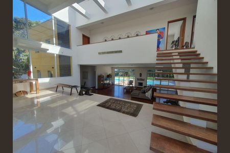 2_photo/94cfab234d.a944a7ef88bd55c6-ATLAS-098a6de4-02db-4d76-895c-9c25aa81161d.jpg de casa de condomínio à venda com 4 quartos, 750m² em Vila Real Moinho Velho, Embu das Artes