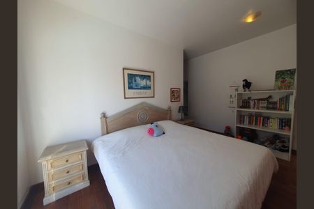 4_photo/94cfab234d.a944a7ef88bd55c6-ATLAS-24bd3c08-b2b6-409a-b1e4-edfc87dc2ade.jpg de casa de condomínio à venda com 4 quartos, 750m² em Vila Real Moinho Velho, Embu das Artes