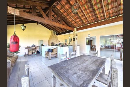 9_photo/94cfab23b1.7a84f7ff2c106b4f-ATLAS-2f29a756-9f92-4d0f-9ca7-612dd6fb6b05.jpg de casa à venda com 4 quartos, 235m² em Vila Real Moinho Velho, Embu das Artes