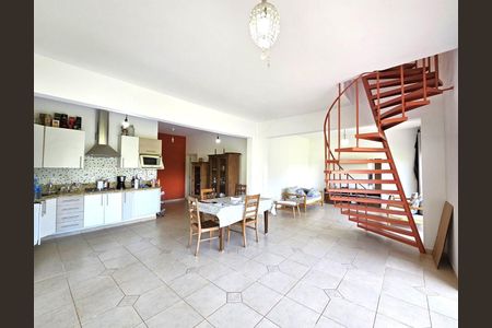 7_photo/94cfab23b1.7a84f7ff2c106b4f-ATLAS-620e4459-d1fb-45b8-99f7-eb6e16b6478e.jpg de casa à venda com 4 quartos, 235m² em Vila Real Moinho Velho, Embu das Artes