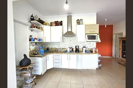 1_photo/94cfab23b1.7a84f7ff2c106b4f-ATLAS-e96edf57-a44d-419c-83fa-c198fc35b041.jpg de casa à venda com 4 quartos, 235m² em Vila Real Moinho Velho, Embu das Artes