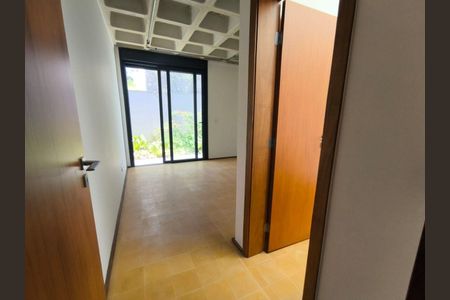 2_photo/94cfab417d.4b1885837c1b9428-ATLAS-af34ccaa-2f0f-45bc-9f22-dac2cbcfd09e.jpg de casa à venda com 4 quartos, 365m² em Centro, Embu das Artes