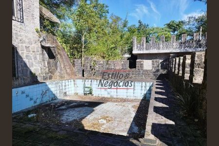 47_photo/94cfabc545.93b8fa184532727f-ATLAS-b5f104cc-6de7-4b4d-9bea-3b65c37fc32d.jpg de casa para alugar com 5 quartos, 1000m² em Chácaras Bartira, Embu das Artes