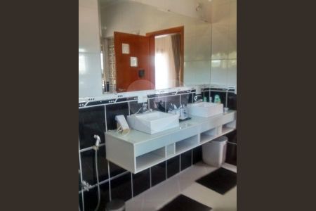 3_photo/94cfae8f21.49e5f4e107e90c19-ATLAS-23ead156-5bbc-4e94-9828-90b86ee8fa0a.jpg de casa à venda com 3 quartos, 460m² em Chácara dos Manacás, Cotia