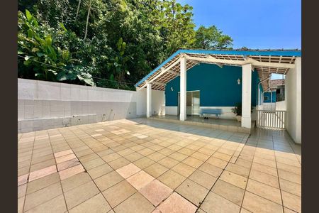 4_photo/94d1fdde41.08f922be3a726ba4-ATLAS-2404d1de-7023-41a5-8564-a5ae97d258e4.jpg de casa à venda com 3 quartos, 170m² em Jardim Guaiuba, Guarujá