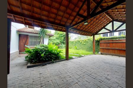 3_photo/94d1fddfed.f34ea19b5153c875-ATLAS-8096b3d8-35cd-4e09-bd34-d726520e3af7.jpg de casa à venda com 4 quartos, 190m² em Jardim Guaiuba, Guarujá