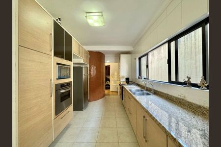8_photo/94d1fde095.24c10539c37bea57-ATLAS-d1d18491-8ba3-4f6c-a6c8-3ddd7e49fa00.jpg de casa à venda com 4 quartos, 282m² em Jardim Guaiuba, Guarujá