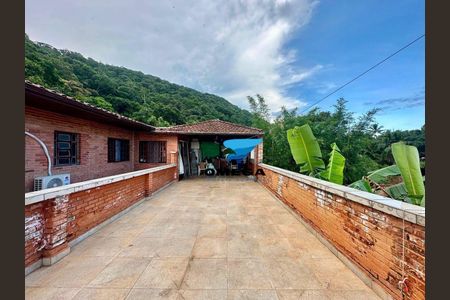 32_photo/94d1fde0c9.c73b78bac5a2f3b6-ATLAS-63d6e5ef-5d5b-4a5a-8fa1-25d4929c2489.jpg de casa à venda com 5 quartos, 250m² em Jardim Guaiuba, Guarujá