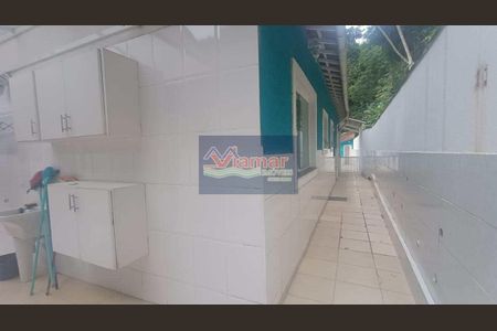 10_photo/94d1fde1c5.ceff8192393c33de-ATLAS-5a8c26bd-d92d-4426-8b7d-4e6201905644.jpg de casa à venda com 3 quartos, 200m² em Jardim Guaiuba, Guarujá