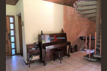 19_photo/94d1fde1d5.18e6ac91b37a8e88-ATLAS-fe92b3b8-7ca9-4b13-b9ee-bb77edf1f275.jpg de casa à venda com 5 quartos, 420m² em Jardim Guaiuba, Guarujá