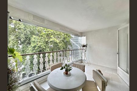 9_photo/94d1fe029d.c1dc00249eefaead-ATLAS-2d0a36e6-0c5b-4eb3-b1de-81bbe1482312.jpg de apartamento à venda com 4 quartos, 140m² em Vila Santa Rosa, Guarujá