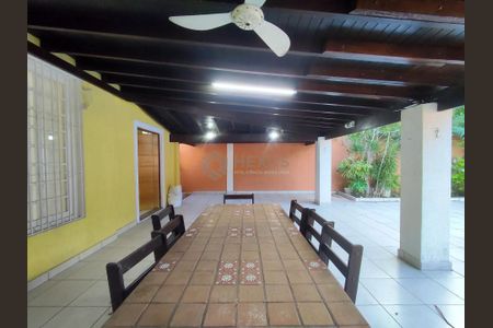 34_photo/94d1fe0a99.ae6c0d4ae2e822c2-ATLAS-0f0eb616-11ba-4752-9c61-5ddf44a1c8f4.jpg de casa à venda com 3 quartos, 200m² em Jardim Guaiuba, Guarujá