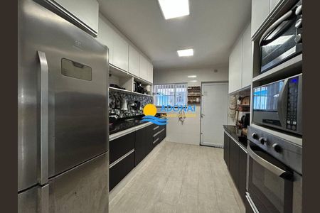 26_photo/94d1fe0b43.6a6352fa2cb3f7a9-ATLAS-3bcdc1af-2d32-40ba-a50c-6cec70e6415c.jpg de casa à venda com 6 quartos, 300m² em Jardim Guaiuba, Guarujá