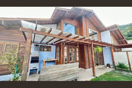 11_photo/94d1fe0c85.4cea1a0b3f6bbd2f-ATLAS-8906182d-4a9d-4b35-b9ca-af352f761a03.jpg de casa à venda com 5 quartos, 190m² em Jardim Guaiuba, Guarujá