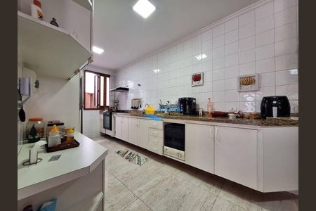 2_photo/94d1fe1333.8a734c1c2a3b006e-ATLAS-03933a8d-7c6d-455f-a5c9-d2ef631e525b.jpg de casa à venda com 5 quartos, 240m² em Jardim Las Palmas, Guarujá