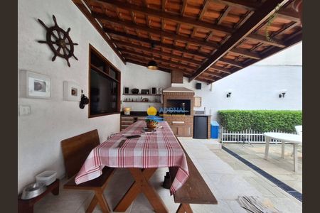 5_photo/94d1fe1333.8a734c1c2a3b006e-ATLAS-4f2256e0-ad3e-43a2-8984-d53c708fd14f.jpg de casa à venda com 5 quartos, 240m² em Jardim Las Palmas, Guarujá