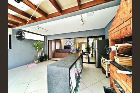 32_photo/94d1fe1397.a64aef6598c47c00-ATLAS-d3a84155-cf0f-421f-9c83-4ac193dd1f8e.jpg de casa à venda com 6 quartos, 140m² em Jardim Las Palmas, Guarujá