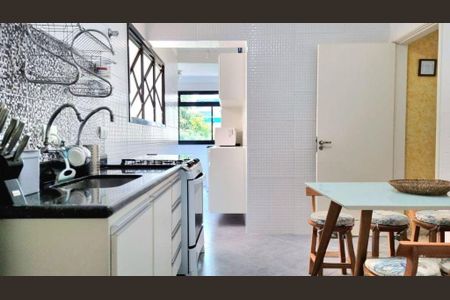 6_photo/94d1fe13d9.6c94516e97cc8a53-ATLAS-857944fc-960a-45c2-a47e-e350e8939a91.jpg de apartamento à venda com 2 quartos, 90m² em Jardim Las Palmas, Guarujá