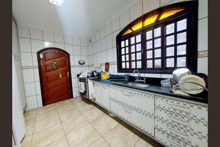 3_photo/94d1fe1b63.e6e1c947b02cf8fb-ATLAS-ca18ccb8-a4e4-42a3-9751-04f4448fa7e3.jpg de casa à venda com 5 quartos, 230m² em Vila Santa Rosa, Guarujá