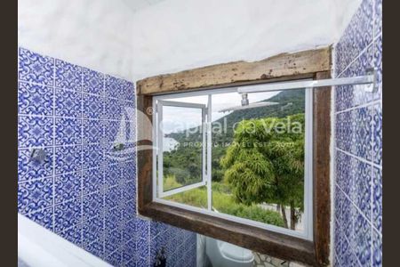 12_photo/94d1fe1c8f.cc80a849dbb3670d-ATLAS-fc886d1e-fb72-4e4f-83b6-8d06aa18b7a8.jpg de casa à venda com 6 quartos, 500m² em Jardim Las Palmas, Guarujá