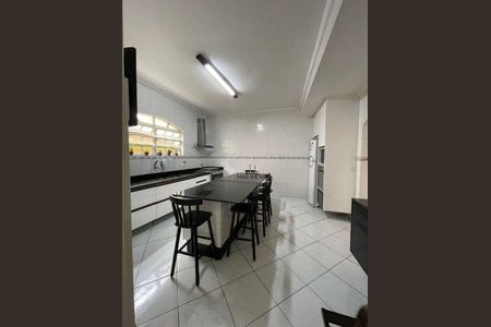 8_photo/94d1fe1d95.8afb14c28ca4662f-ATLAS-91640280-177a-41a1-aa2b-ea3fd29117d4.jpg de casa à venda com 4 quartos, 300m² em Jardim Helena Maria, Guarujá