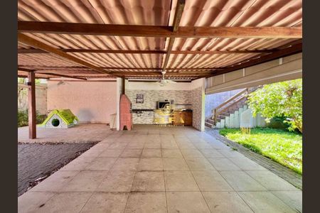 5_photo/94d1fe1e71.0435190f6de6ffa1-ATLAS-6f98da73-9616-41d1-876d-2d8326f188ce.jpg de casa à venda com 6 quartos, 184m² em Jardim Primavera, Guarujá