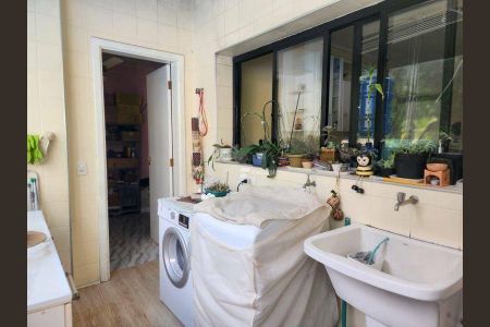 11_photo/94d1fe22b7.45a3d3fc0abda388-ATLAS-7d23a1bc-2c10-45ce-aeef-2c893bed07e7.jpg de apartamento à venda com 3 quartos, 200m² em Barra Funda, Guarujá