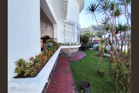 18_photo/94d1fe25f1.dc7b031a1d7e8bb1-ATLAS-2d85d1a6-6723-4483-a742-1d8d171be4a9.jpg de casa à venda com 4 quartos, 585m² em Centro, Guarujá