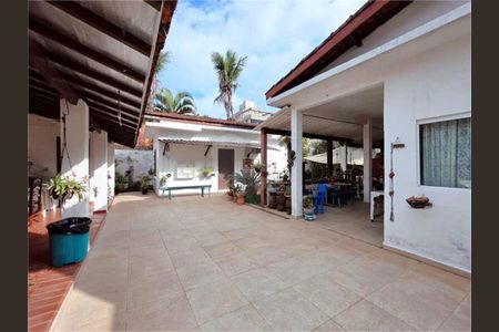 3_photo/94d1fe25f1.dc7b031a1d7e8bb1-ATLAS-53fbba24-1bd7-41a7-a292-b0588228ddf6.jpg de casa à venda com 4 quartos, 585m² em Centro, Guarujá
