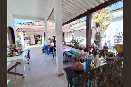 8_photo/94d1fe25f1.dc7b031a1d7e8bb1-ATLAS-cfb1f301-99b0-4e61-83bd-c48e12ac232d.jpg de casa à venda com 4 quartos, 585m² em Centro, Guarujá