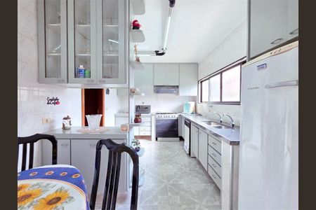 4_photo/94d1fe25f5.6c5c93e045adfc60-ATLAS-126fd359-448c-41e9-b69b-a2f61c16b8a2.jpg de casa à venda com 3 quartos, 245m² em Centro, Guarujá