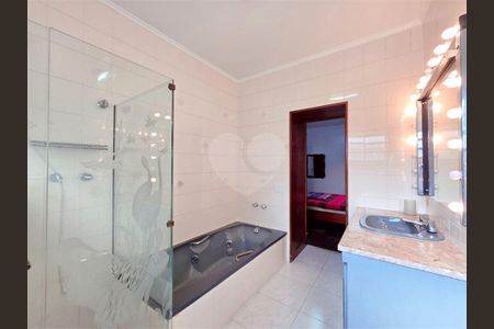 9_photo/94d1fe25f5.6c5c93e045adfc60-ATLAS-5263b2bb-d58e-43fa-8c87-5e72f87ba6e9.jpg de casa à venda com 3 quartos, 245m² em Centro, Guarujá