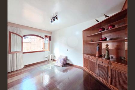 4_photo/94d1fe25f5.6c5c93e045adfc60-ATLAS-bf3d2d14-8f96-46d0-ba35-88f6a45c20f7.jpg de casa à venda com 3 quartos, 245m² em Centro, Guarujá