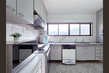 10_photo/94d1fe25f5.6c5c93e045adfc60-ATLAS-e5a6584e-b9c0-4325-9160-b112c5f25ec7.jpg de casa à venda com 3 quartos, 245m² em Centro, Guarujá