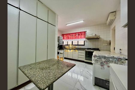 25_photo/94d1fe2e37.6c8e35c674eb8ee1-ATLAS-c76a85b6-8d64-45ee-b8f6-6df92552378b.jpg de apartamento à venda com 4 quartos, 230m² em Centro, Guarujá