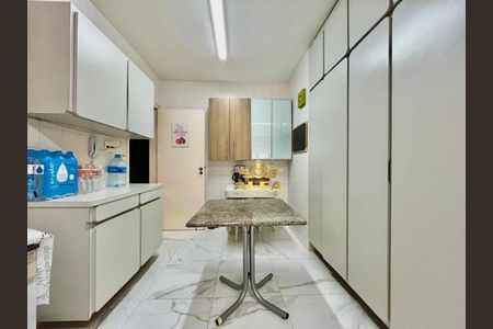 27_photo/94d1fe2e37.6c8e35c674eb8ee1-ATLAS-ddcb1bc1-1eee-47d6-b98e-7cd672fe46a4.jpg de apartamento à venda com 4 quartos, 230m² em Centro, Guarujá