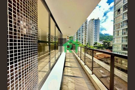 10_photo/94d1fe2e37.eea4742a77988e26-ATLAS-e7301e36-d12c-4757-a25c-91e4bba93b80.jpg de apartamento à venda com 4 quartos, 220m² em Centro, Guarujá