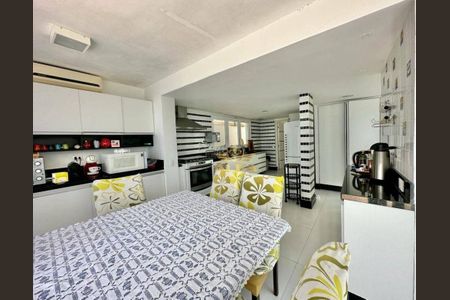 14_photo/94d1fe2fe3.4f01e810a805cb87-ATLAS-7af6796d-b202-4050-ae15-091f5c07d04c.jpg de casa à venda com 5 quartos, 500m² em Centro, Guarujá