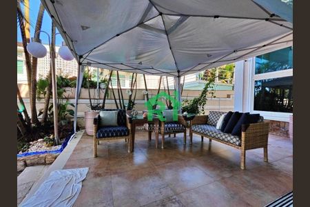 4_photo/94d1fe6c89.dda3a78fb47de289-ATLAS-92841eea-bf41-487c-b401-e6a45b3d847e.jpg de casa à venda com 6 quartos, 460m² em Jardim Las Palmas, Guarujá