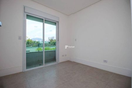 10_photo/94d1fe6cb5.90e10dff15e3094e-ATLAS-0c52fbc0-6d43-45c8-b3c2-12d0991e6727.jpg de apartamento à venda com 3 quartos, 185m² em Jardim Las Palmas, Guarujá