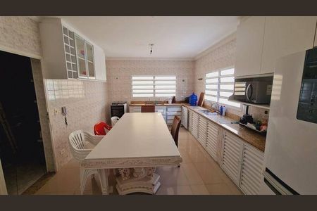 20_photo/94d1fe6d37.9ad21533b70d6dca-ATLAS-bcac0250-7e40-46b4-be9e-cd64a1b9e845.jpg de casa à venda com 4 quartos, 190m² em Jardim Las Palmas, Guarujá