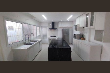 10_photo/94d1fe6d61.9b0e853e47463488-ATLAS-f9ca97a7-d5b5-475b-85d0-d26aeeeda07b.jpg de casa para alugar com 4 quartos, 130m² em Jardim Las Palmas, Guarujá