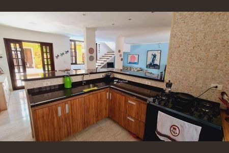42_photo/94d1fe7269.0e5883cd31689f99-ATLAS-c31fdfb0-9dbf-41ca-b087-bc997b33b27b.jpg de casa à venda com 5 quartos, 240m² em Jardim Guaiuba, Guarujá