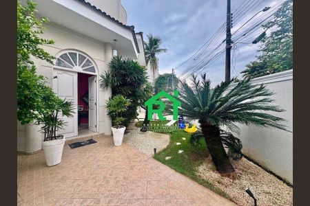 3_photo/94d1fe72b5.55d6dab9b5a4524c-ATLAS-9e83983a-b369-4457-b72e-795b8224eccc.jpg de casa à venda com 3 quartos, 310m² em Jardim Guaiuba, Guarujá