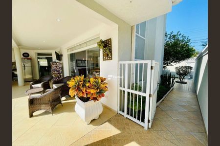 10_photo/94d1fe72c9.01061cb6ad72014f-ATLAS-258024e1-75ea-428e-8e54-245e3a227ce3.jpg de casa à venda com 3 quartos, 310m² em Jardim Guaiuba, Guarujá