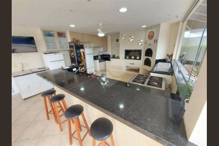 4_photo/94d1ffd05b.9845a183adc4e21d-ATLAS-76e2c7f1-1a40-4f3a-92fe-12dc04926249.jpg de casa à venda com 5 quartos, 1081m² em Jardim Tres Marias, Guarujá