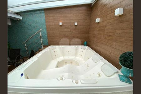 47_photo/94d1ffd089.f0d246bad4da1cd5-ATLAS-306419d5-7cd4-40c5-b8fc-e6c7c76e3888.jpg de casa de condomínio à venda com 4 quartos, 351m² em Jardim Tres Marias, Guarujá