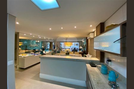 3_photo/94d1ffd089.f0d246bad4da1cd5-ATLAS-b71ab53f-6b05-461f-865e-dd43f0c3db05.jpg de casa de condomínio à venda com 4 quartos, 351m² em Jardim Tres Marias, Guarujá