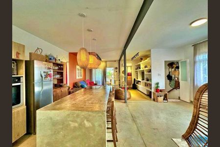 2_photo/94d1ffd26d.714ef25d3eb4a208-ATLAS-6d56771c-340a-4ce0-826e-c3c5e7d452bd.jpg de casa à venda com 7 quartos, 230m² em Vila Julia, Guarujá