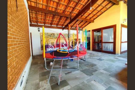 3_photo/94d1ffd3df.f469cfda097b0aa9-ATLAS-0800f652-e7ae-44e2-b048-5cee2d8a4bee.jpg de casa à venda com 9 quartos, 640m² em Jardim Tres Marias, Guarujá